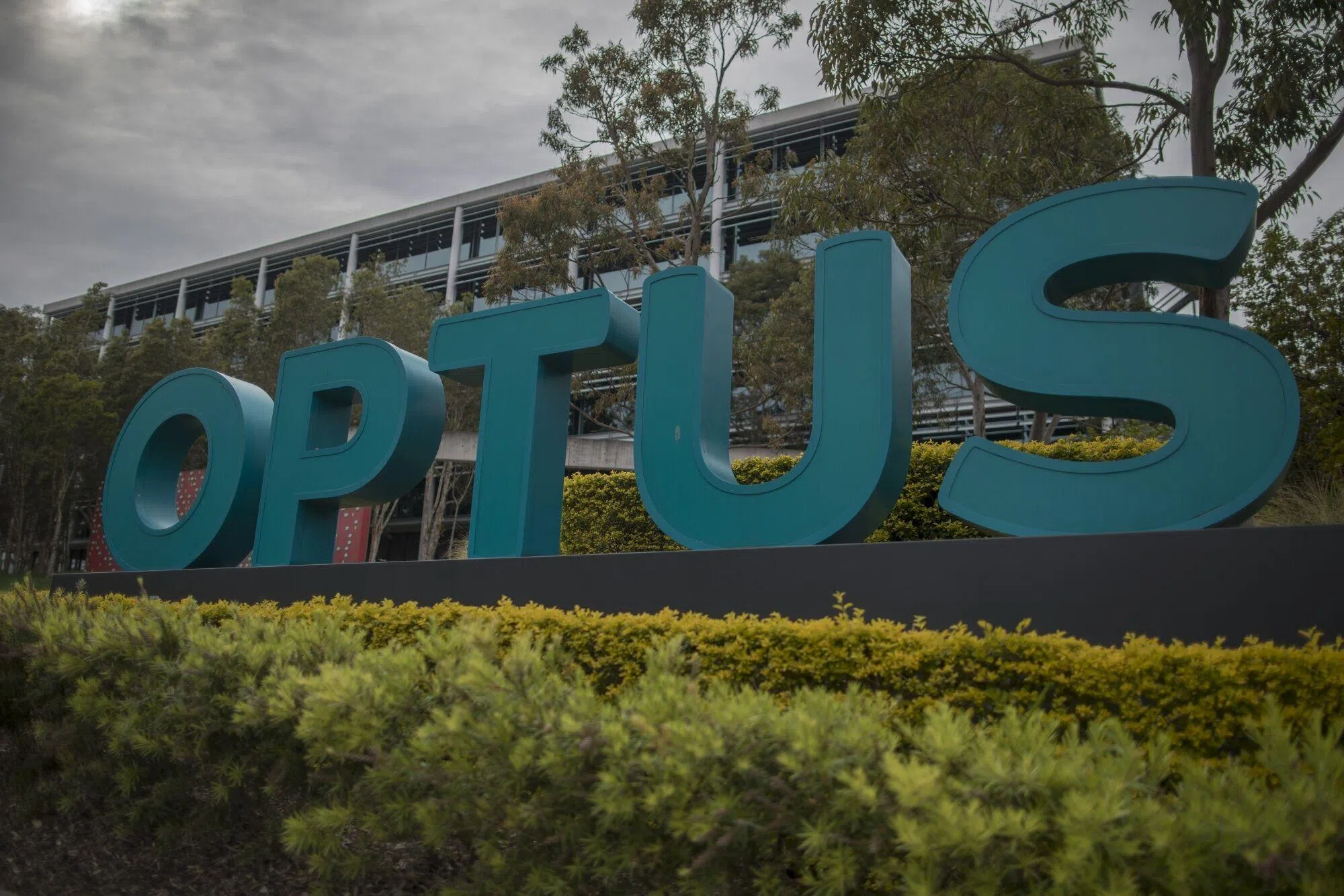 RHB assigned Singtel a target price of S$4.90, 18.9% above its latest closing price of S$4.12 on Monday, when the stock ended 3.3% lower amid heavy sell-offs. Maybank slashed its target price from S$4.75 to S$4.62, still above Singtel’s latest closing price. 