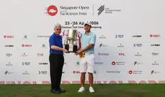 Ham Jeong-woo (right) receiving his Singapore Open trophy from SPH Media CEO Chan Yeng Kit at the Sentosa Golf Club on Sunday. 