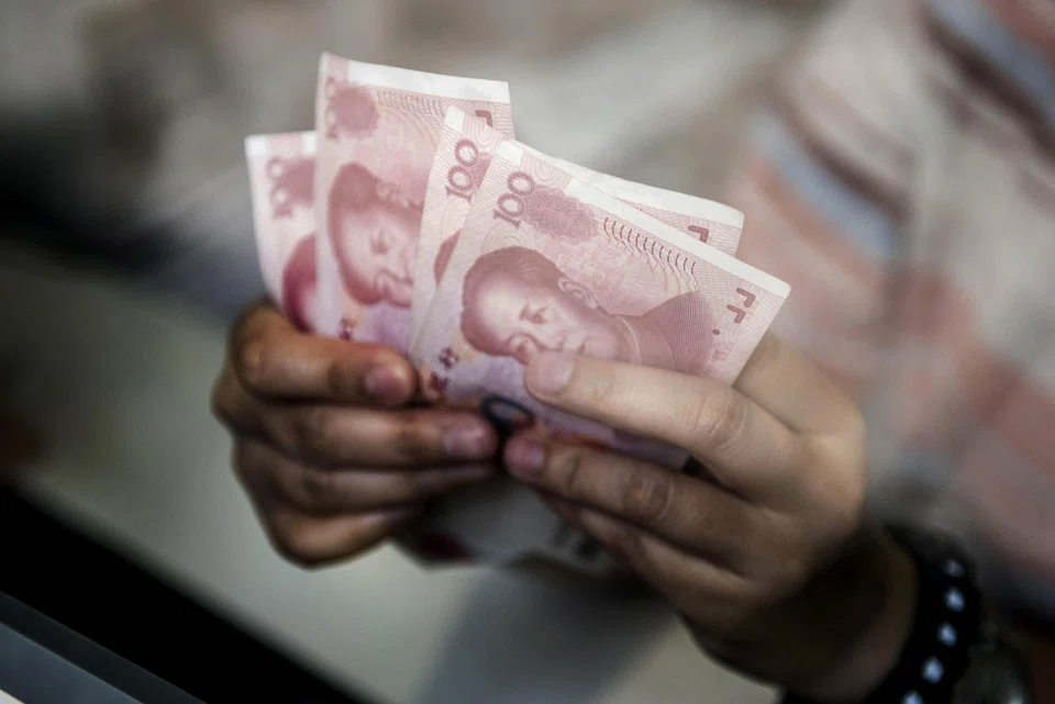 Chinese residents, unimpressed with falling deposit rates at banks, are pouring their savings into higher-yielding wealth and money-market funds offered by asset management firms.