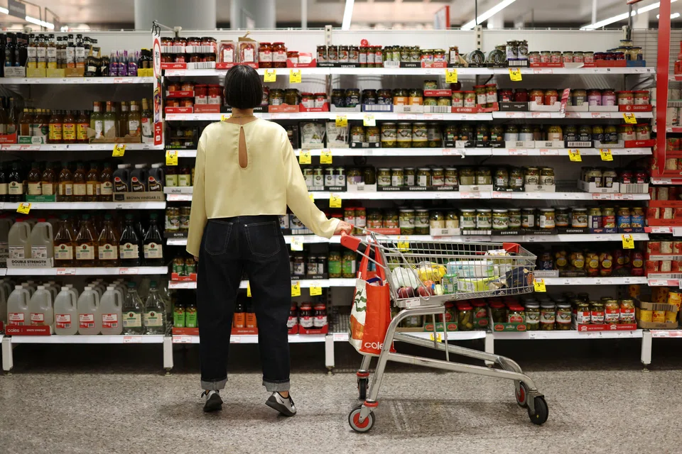 A Westpac-Melbourne Institute survey showed its main index of consumer sentiment fell 1.7 per cent to 92.9 in January, after tumbling 9 per cent the month before.