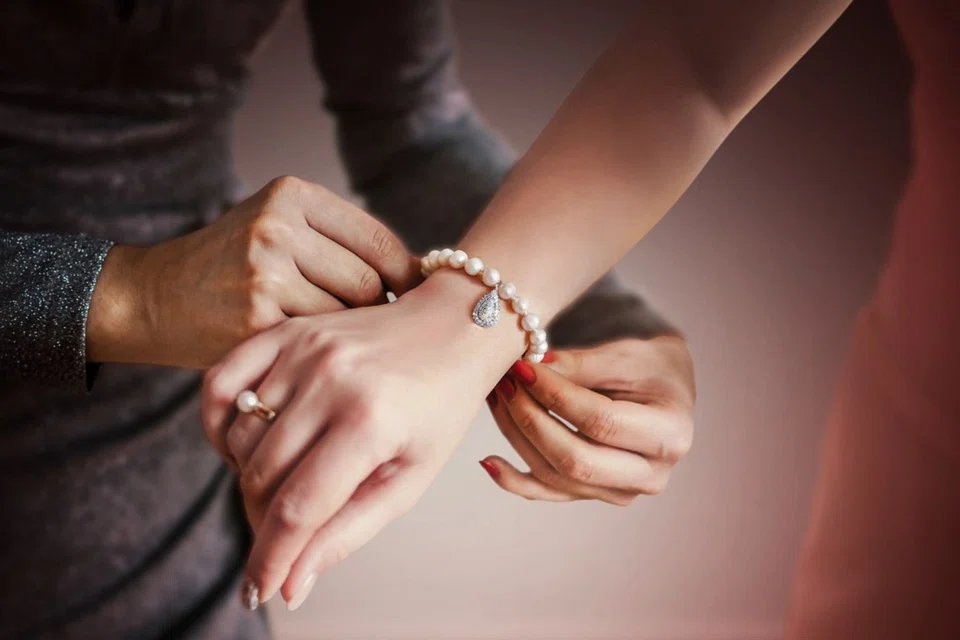 HSBC Life Diamond Prestige IUL is designed to help you accumulate and preserve your wealth for future generations, putting you in control of growing and securing your legacy while providing you with life protection. 