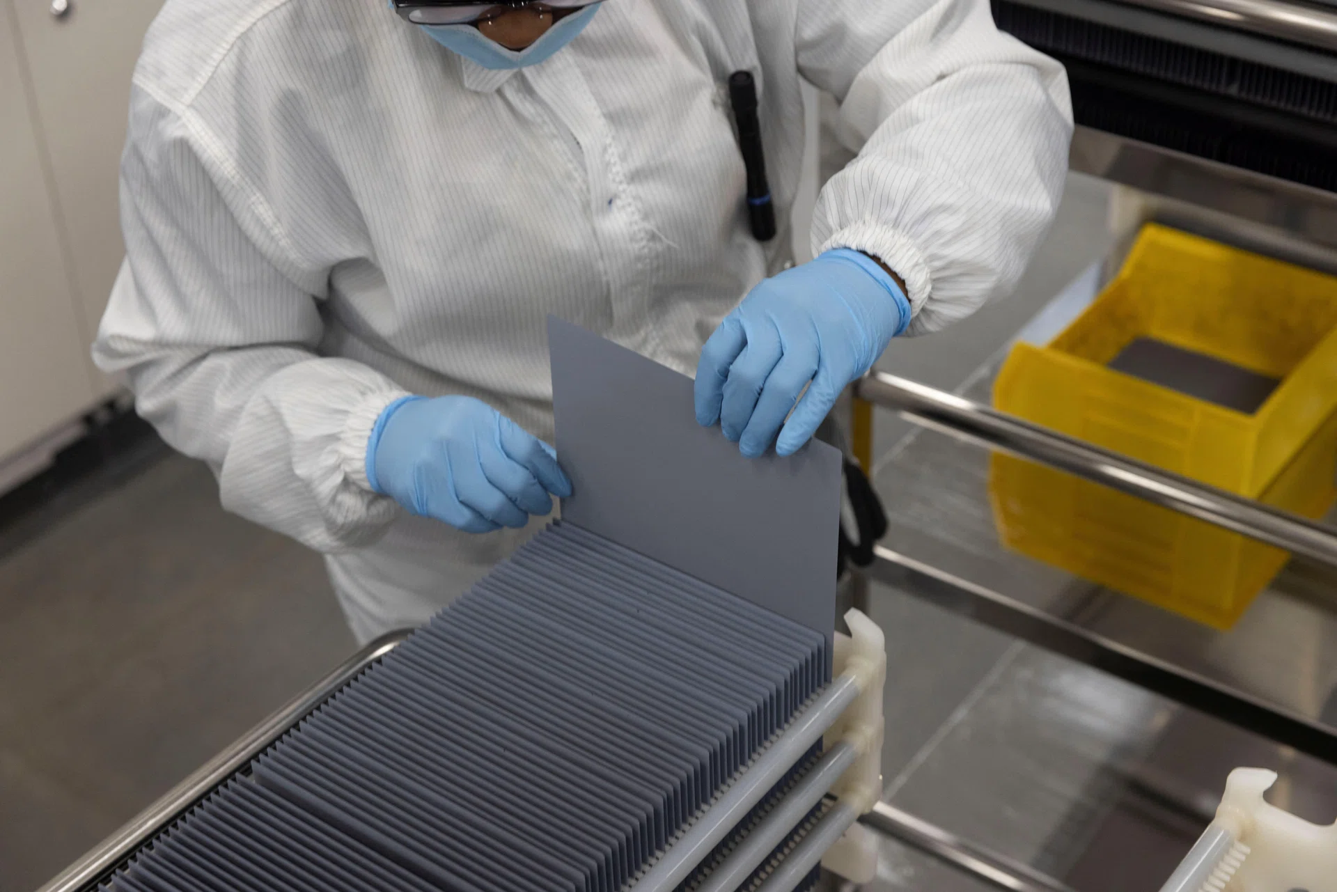 US business activity picks up on manufacturing strength
