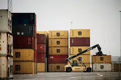 The EU and the US have so far made little progress in talks aimed at defusing the conflict. 