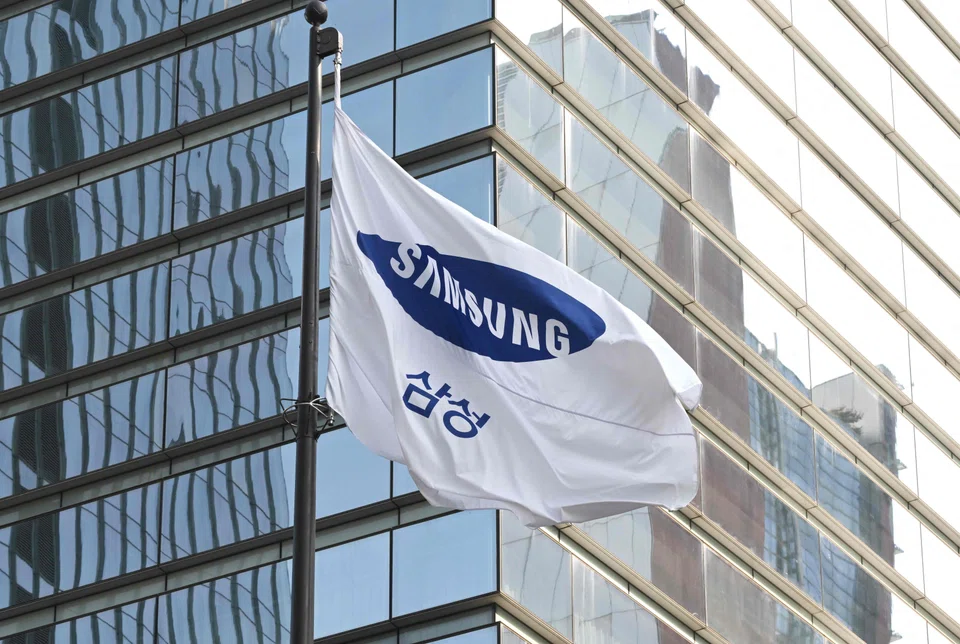 The Kospi's decline follows a sell-off in tech sector leaders including Samsung Electronics.