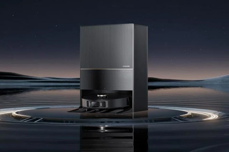 The Dreame Technology L20 robotic vacuum cleaner. 