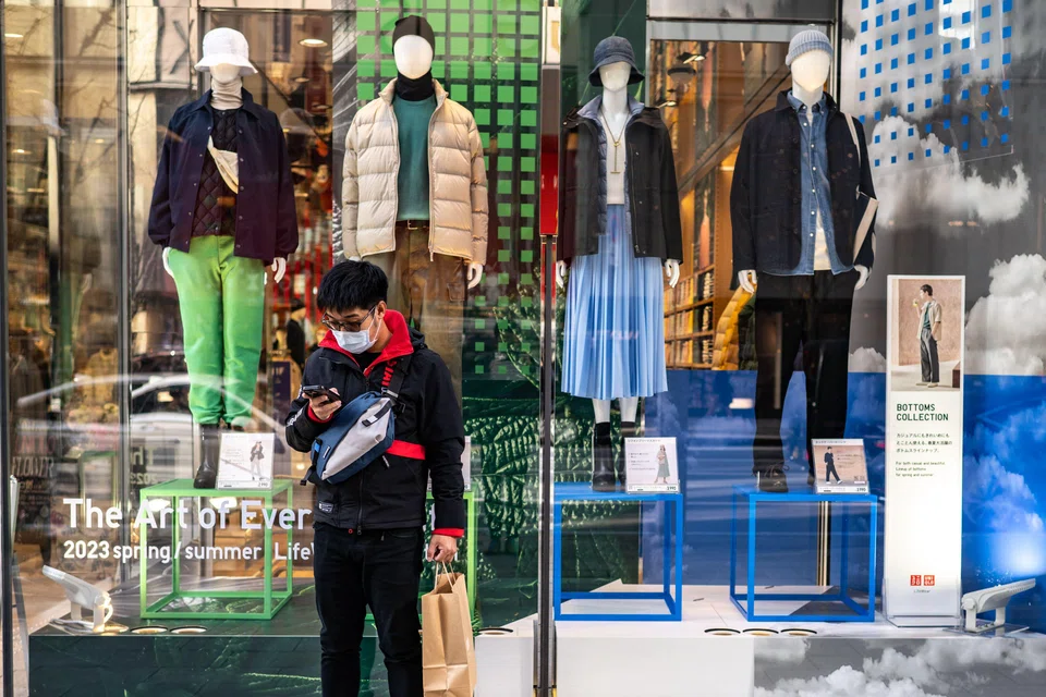 People with a higher understanding of money basics are more likely to make ends meet and achieve goals like having an emergency savings fund or opening a retirement account, according to the Financial Industry Regulatory Authority’s (Finra) 2021 National Financial Capability Study.