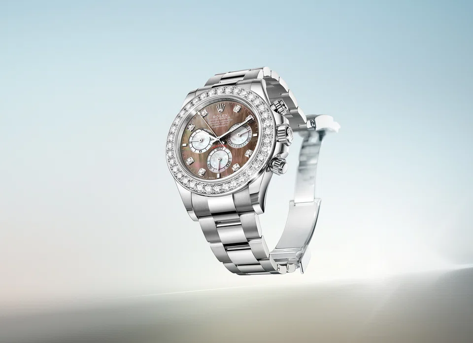 The Oyster Perpetual Cosmograph Daytona runs on the calibre 4131, a cutting-edge movement. 