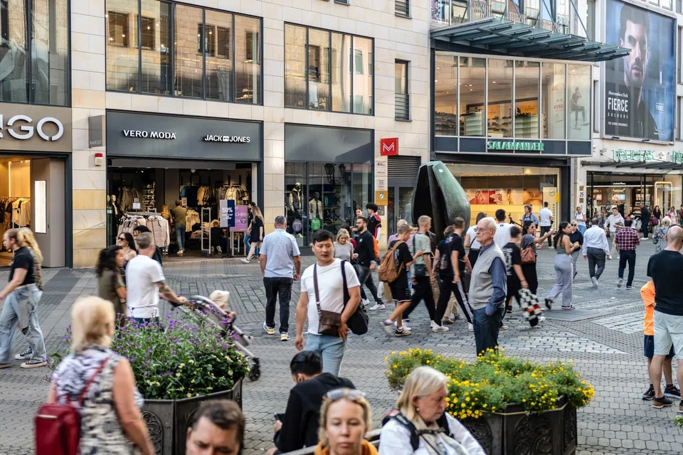 Eurozone household expenditure increased 0.7 per cent from the previous three months, while investments advanced by 2 per cent.