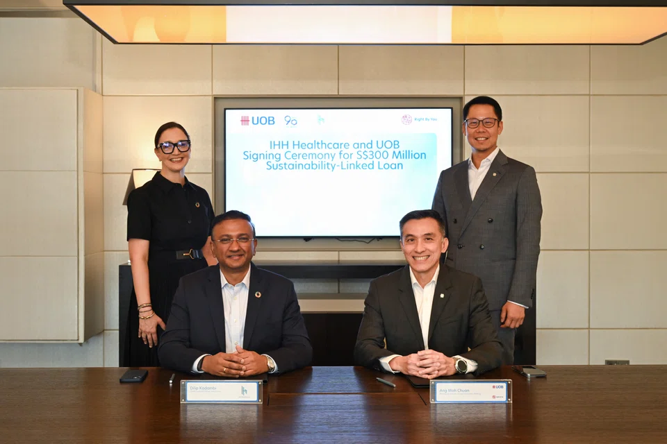 At the signing ceremony were (from left): Yasemin Tecmen Stubbe, IHH group chief sustainability officer; Dilip Kadambi, IHH group CFO;  Ang Moh Chuan, managing director of group corporate banking at UOB; Eric Lim, UOB Group’s chief sustainability officer.