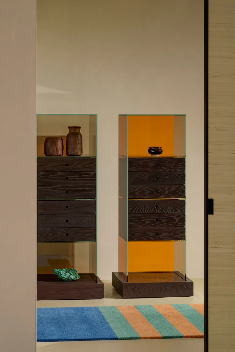 Mandarin storage unit.