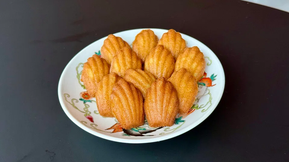 Pandan madeleines.