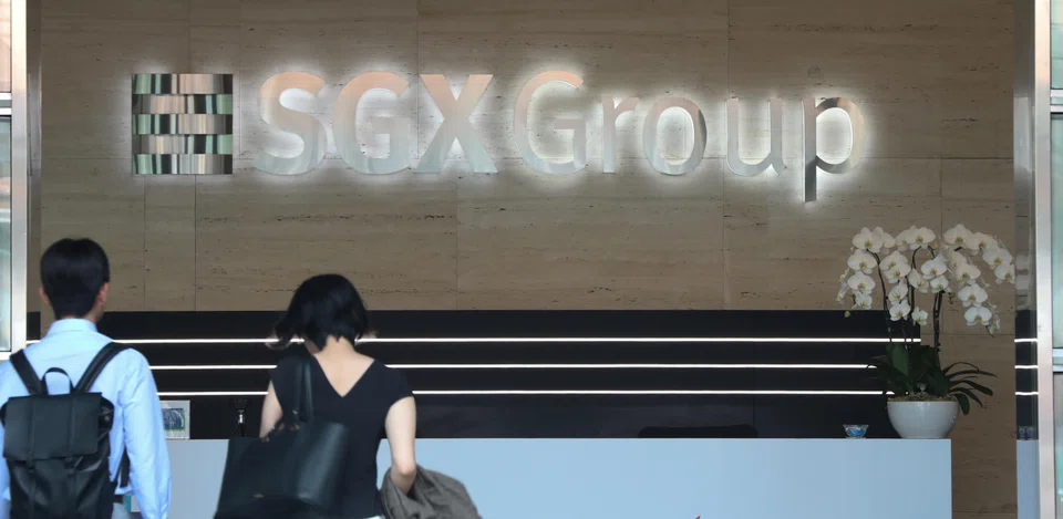 Across the broader market, gainers trailed losers 222 to 290, after 1.1 billion securities worth S$1.1 billion changed hands.