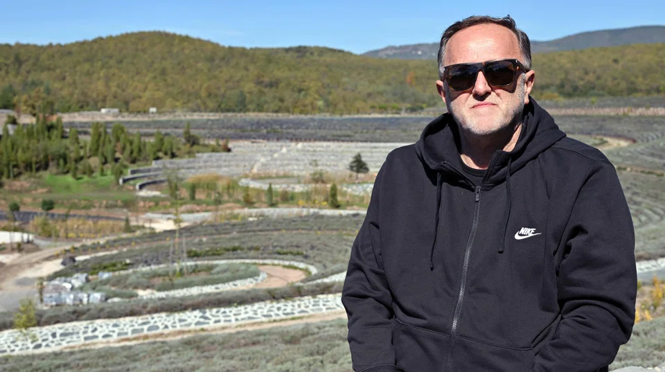 Halim Zukic says: “We planted around 130,000 lavender bushes, tens of thousands of aromatic and medicinal plants, several thousand trees.” 