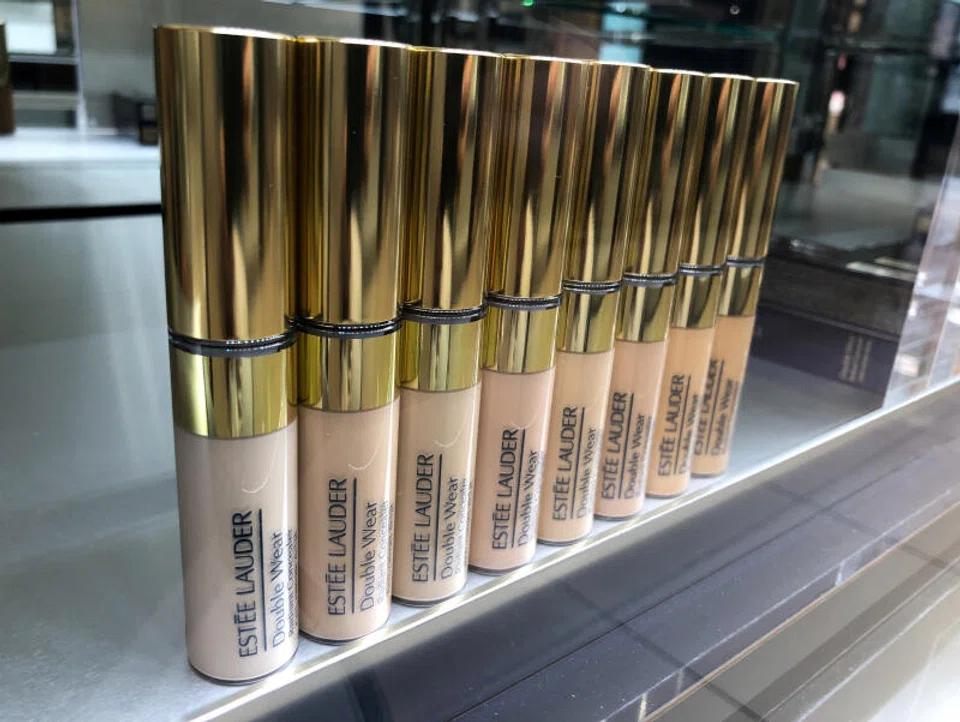 Estee’s organic net sales for the fourth quarter fell 13 per cent, compared with an 8 per cent rise a year ago, primarily hurt by weakness in the skincare and makeup segments.