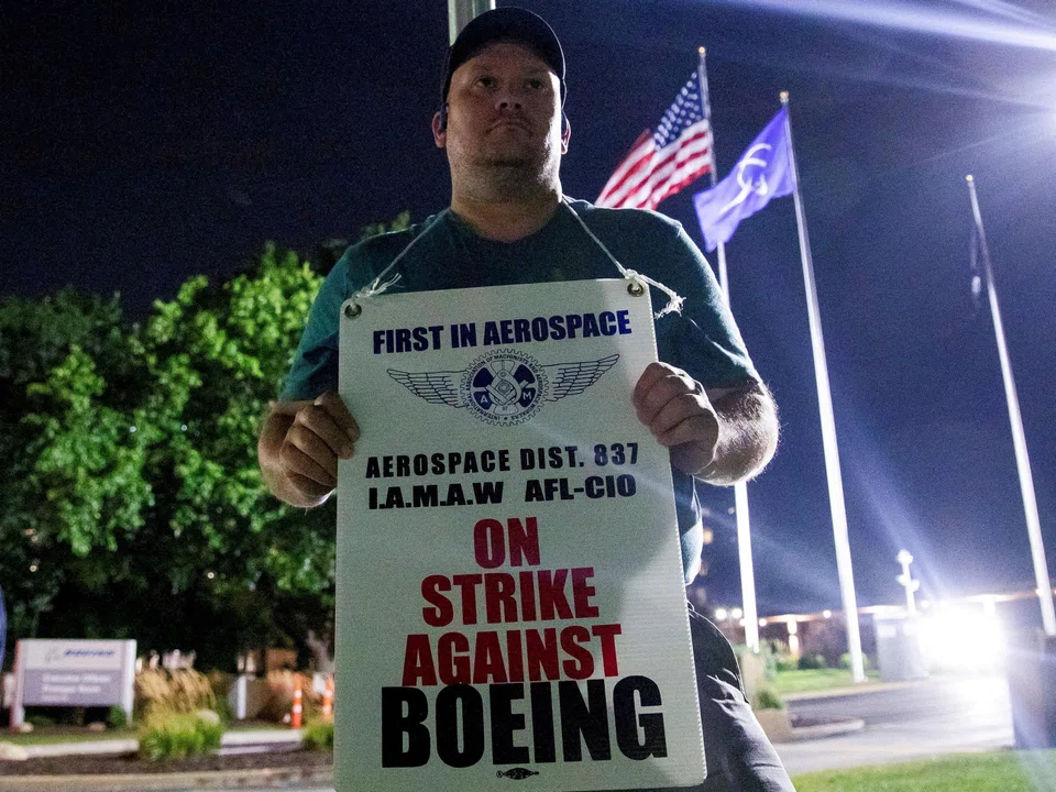 After rejecting four previous offers, Boeing defence workers accepted a wage increase and a US$6,000 upfront payment.