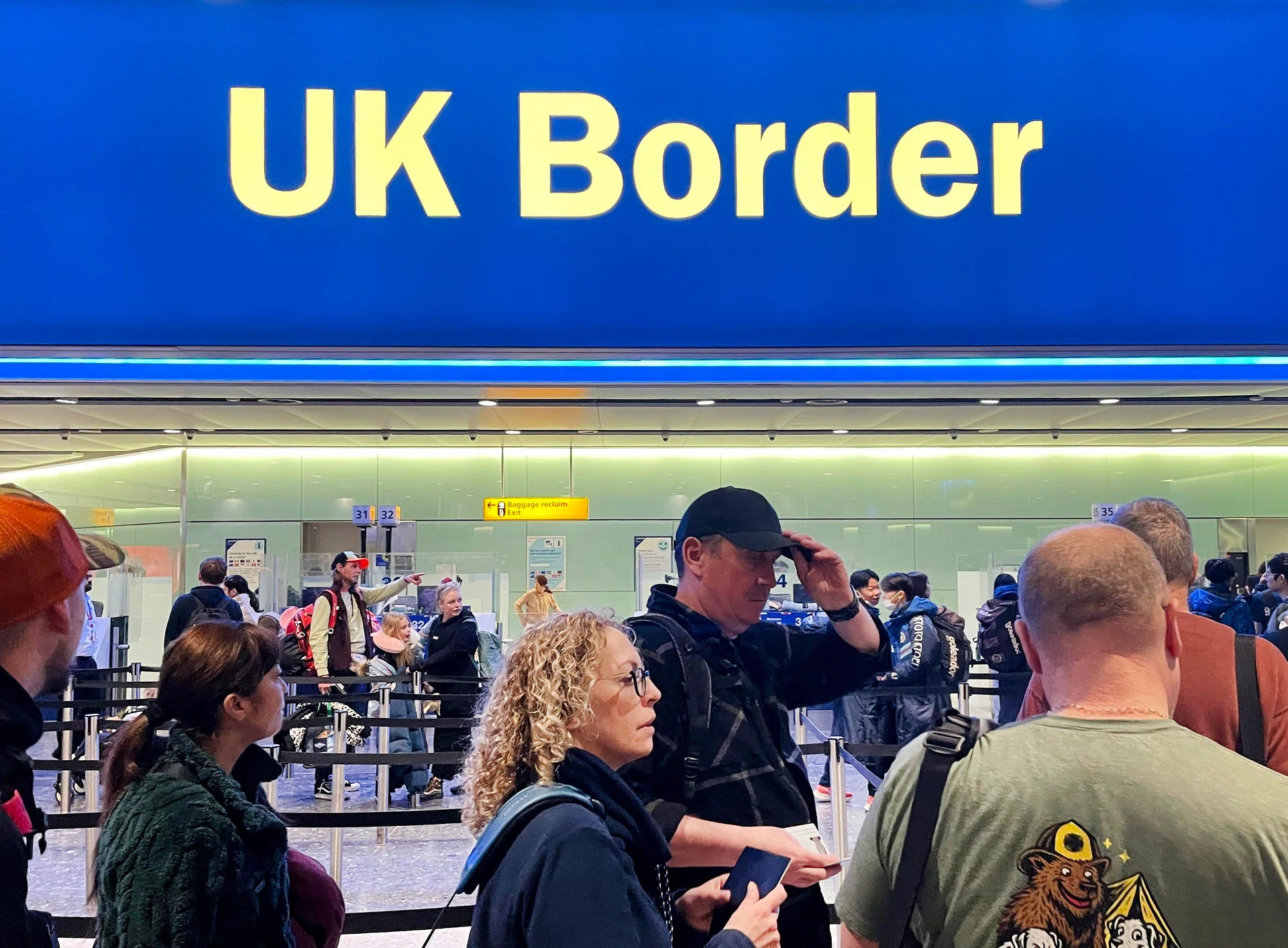 UK net migration falls below 200,000 as visa clampdown bites