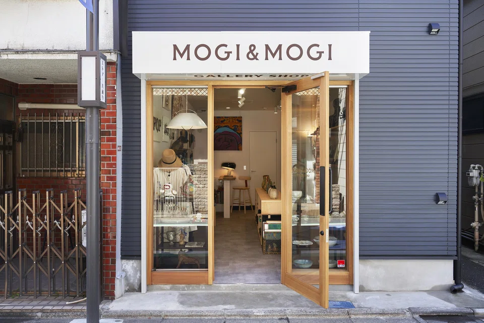 The entrance to Mogi Folk Art Shop.