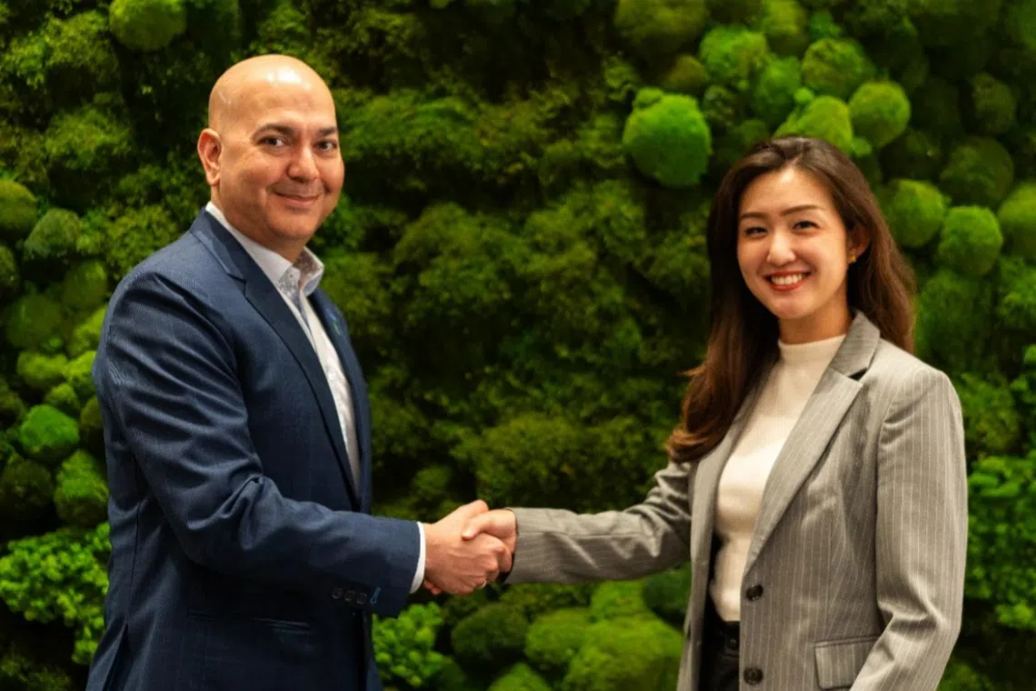 Marco Beltgens, assistant vice-president of global franchising for the Asia-Pacific at Enterprise Mobility, with Charmain Kwee,
group executive director of Eurokars Group.
