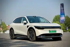 The Zeekr 7X's athletic stance stands out, along with smooth lines accented by just enough muscle to give it some visual heft.