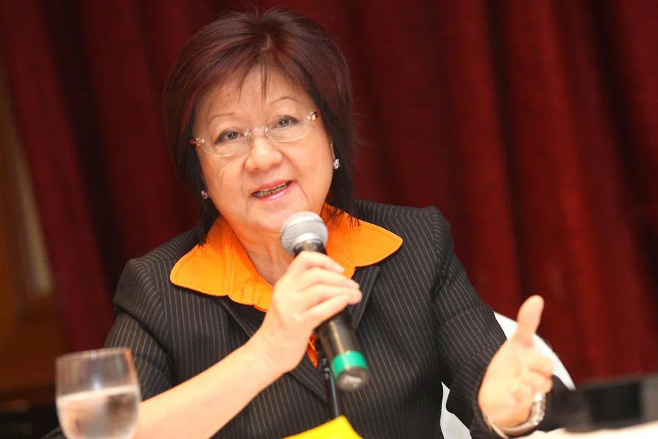 Dr Thio Su Mien was the first Singaporean woman – and the youngest person – to head the NUS Faculty of Law, serving as dean from 1968 to 1971.