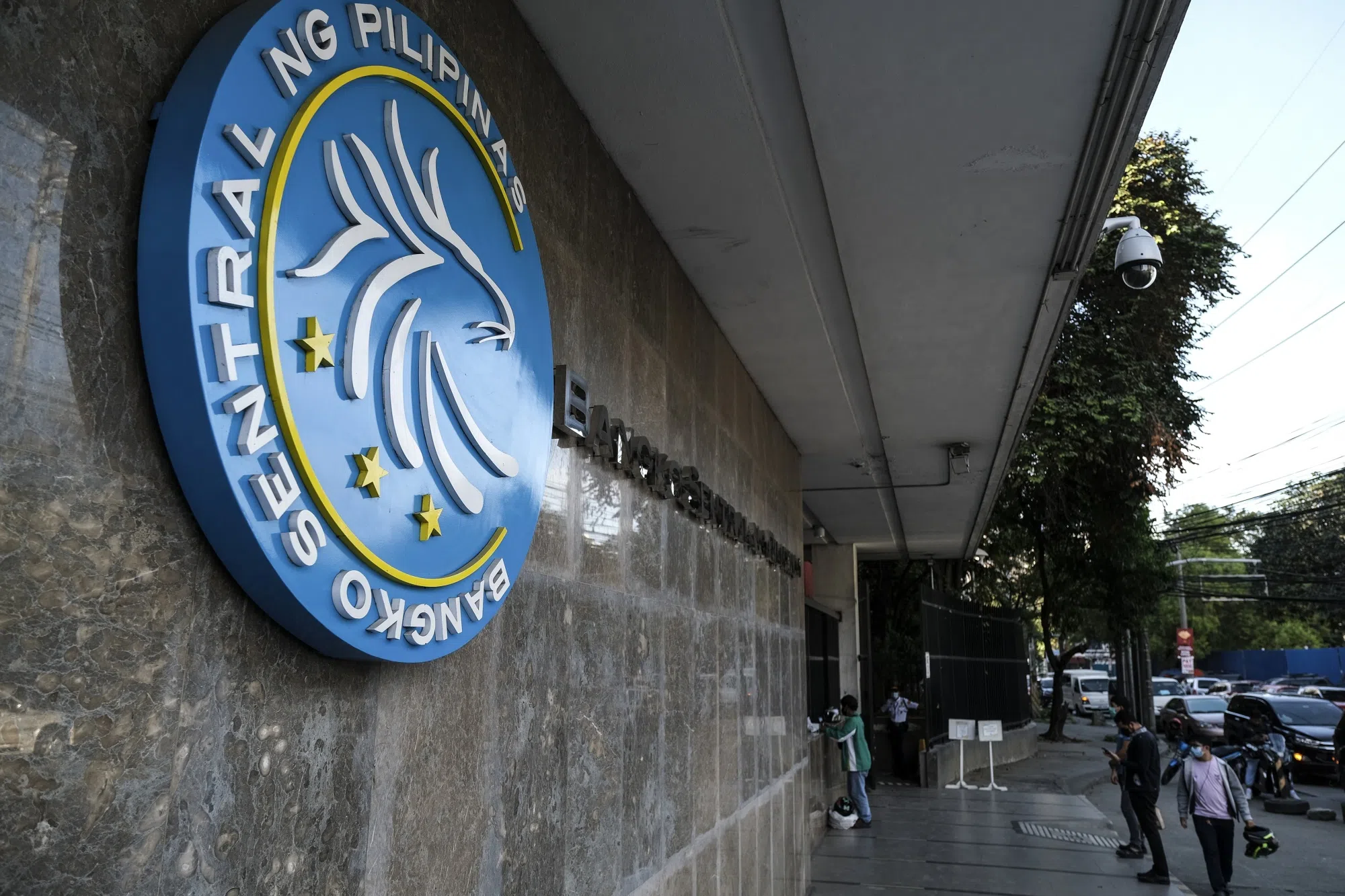 Philippines May See Slower Pace of Interest Rate Cuts Amid Global Uncertainty