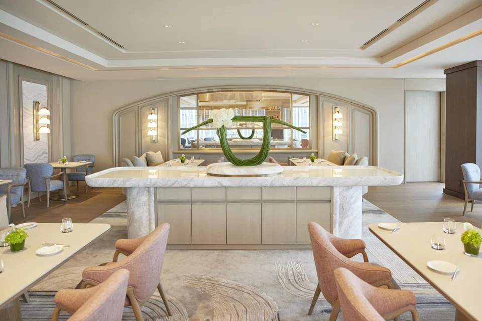 Sézanne, which serves French cuisine from the Four Seasons Hotel Tokyo at Marunouchi, advanced from second place to top of the list.