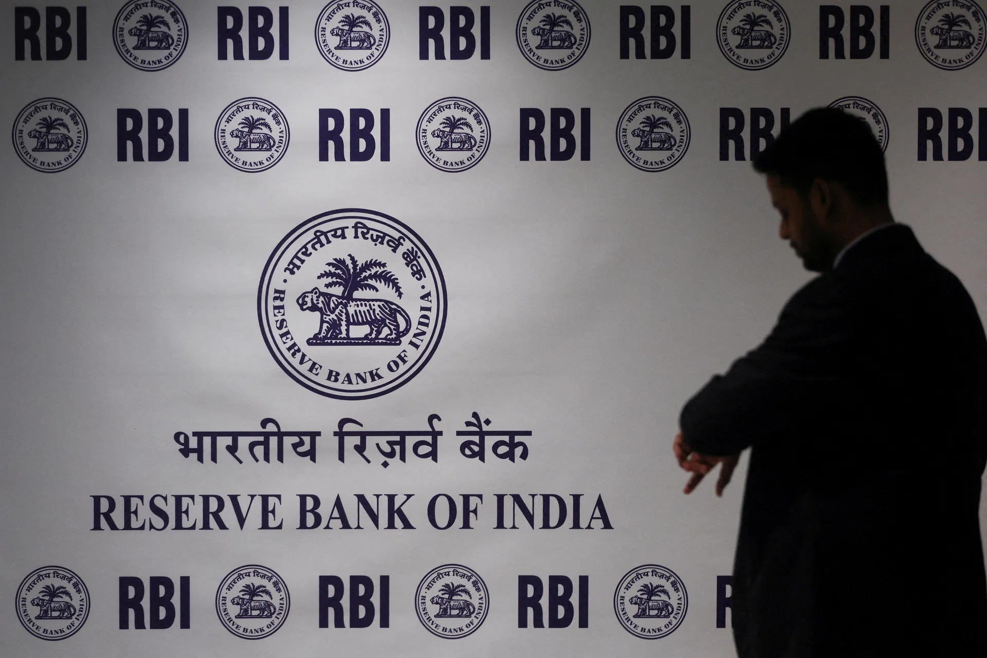 India central bank allows lenders to fund up to 75% in M&A deals