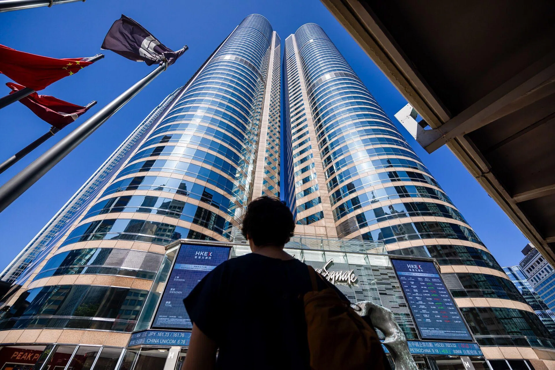 Hong Kong stock exchange to discuss extended stock trading hours