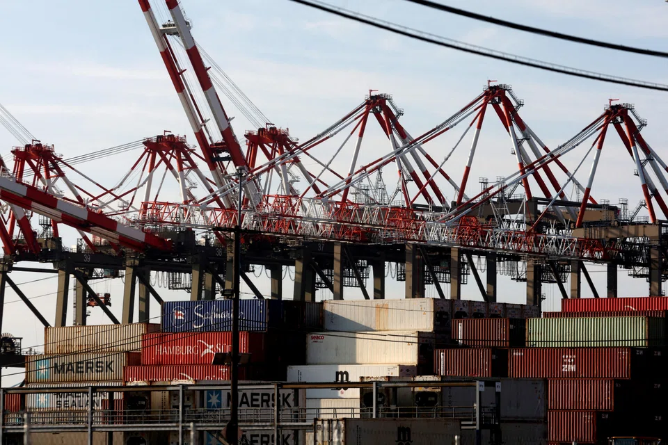 The United States Maritime Alliance employer group and the International Longshoremen’s Association, in a joint statement, called the agreement a “win-win” that averts a potential strike by landing before the Jan 15 negotiating deadline.