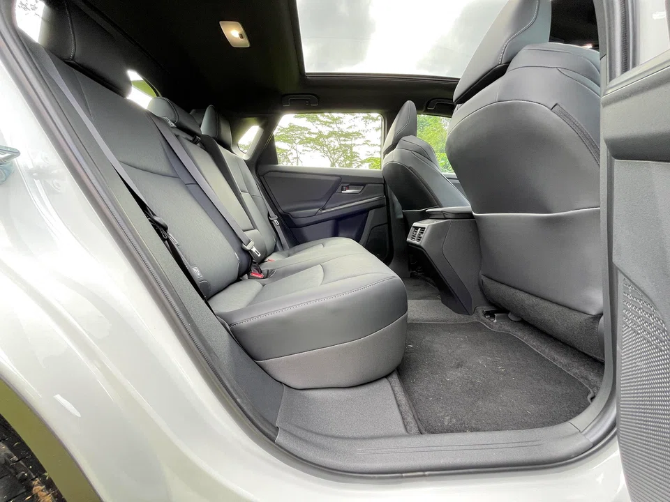  The car is big enough to seat five in comfort.


