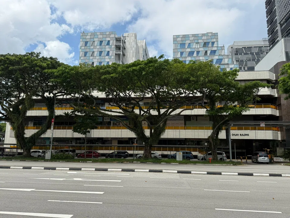 The 99-year leasehold building is located along Lavender Street and within close proximity of the Lavender and Bendemeer MRT stations. 