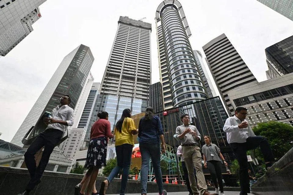 The ministry notes that among a group of 67,700 unemployed residents in October, 60,800 are citizens. 