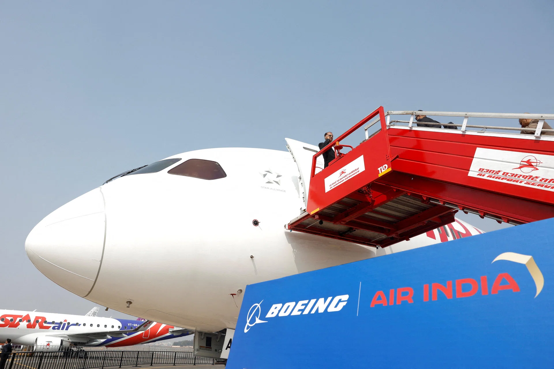 India and UK Regulators Investigate Boeing Dreamliner Fuel Switch Issues