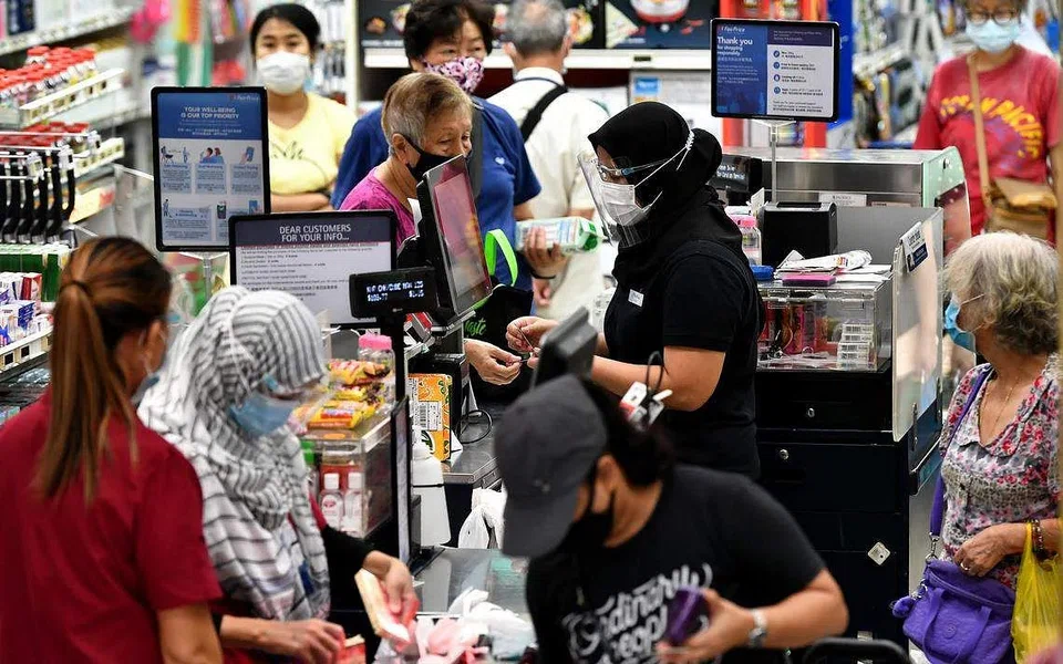 Almost all retail sales categories saw growth in August, with the exception of supermarkets and hypermarkets, motor vehicles, and mini-marts and convenience stores. 