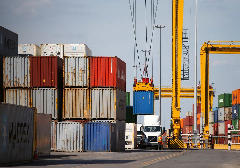 The September data was its seventh straight monthly trade deficit, primarily led by a fall in value of lower exports to major trading countries other than its biggest trading partner the US, Statistics Canada said.