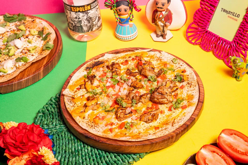 Pollo Morcho is a Mexican-style pizza of grilled chicken and spicy sauce on top of crispy baked tortilla wraps.