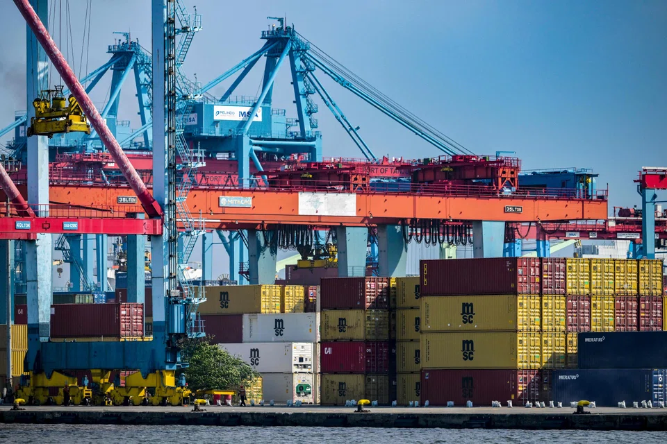 Data from Statistics Indonesia shows that on a non-seasonally adjusted, quarter-on-quarter basis, Indonesia's GDP expanded 4.04% in the April-to-June quarter.