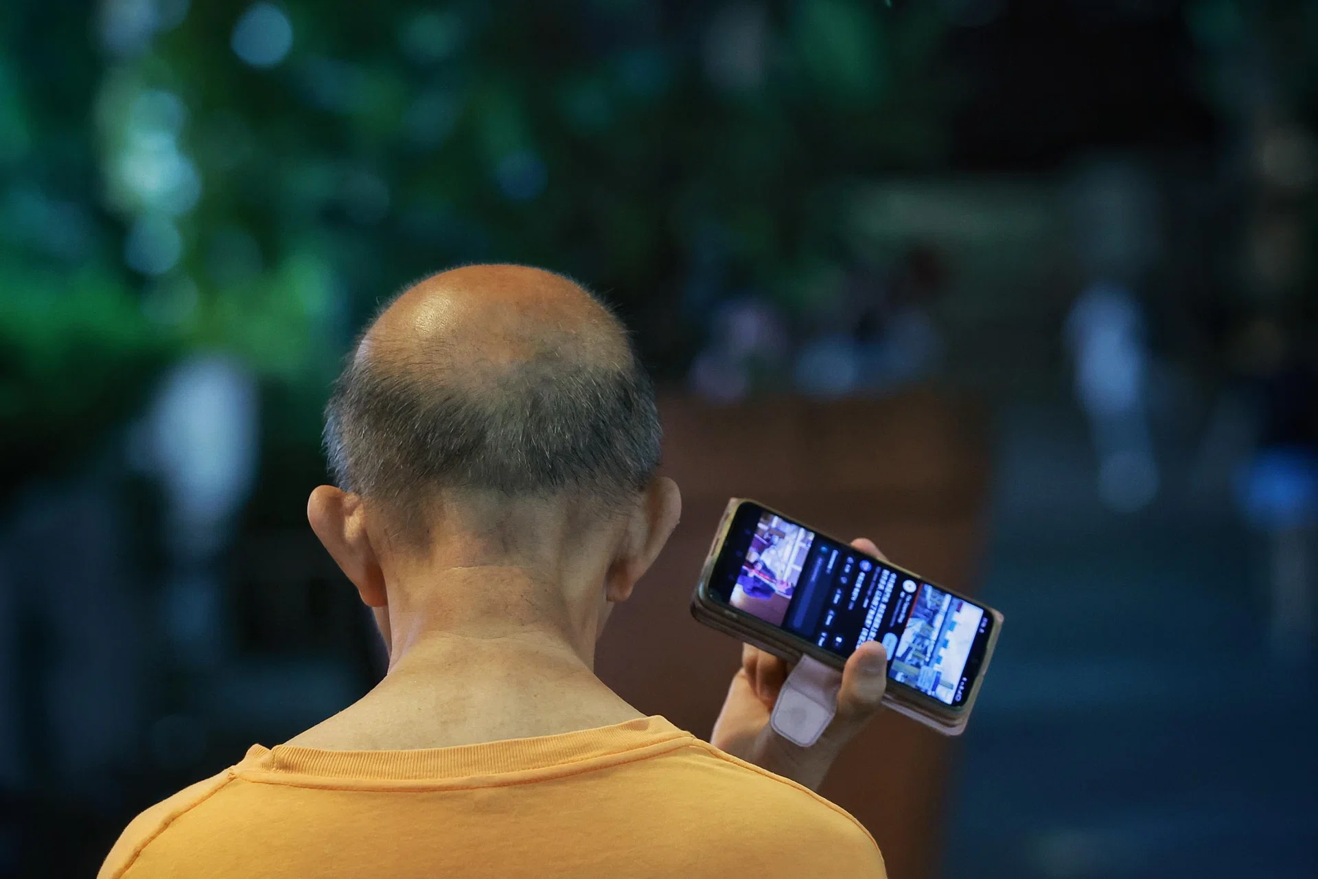 Growing old alone with technology as the last quiet witness