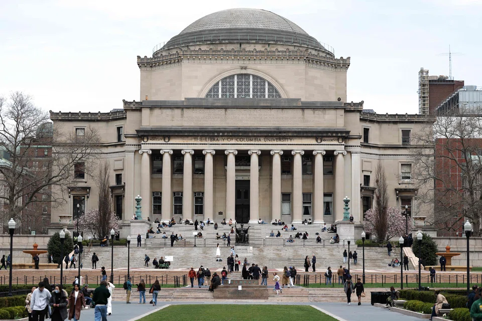 In a sweeping deal that will restore the New York institution’s federal monies, Columbia University has pledged to obey rules that bar it from taking race into consideration in admissions or hiring.
