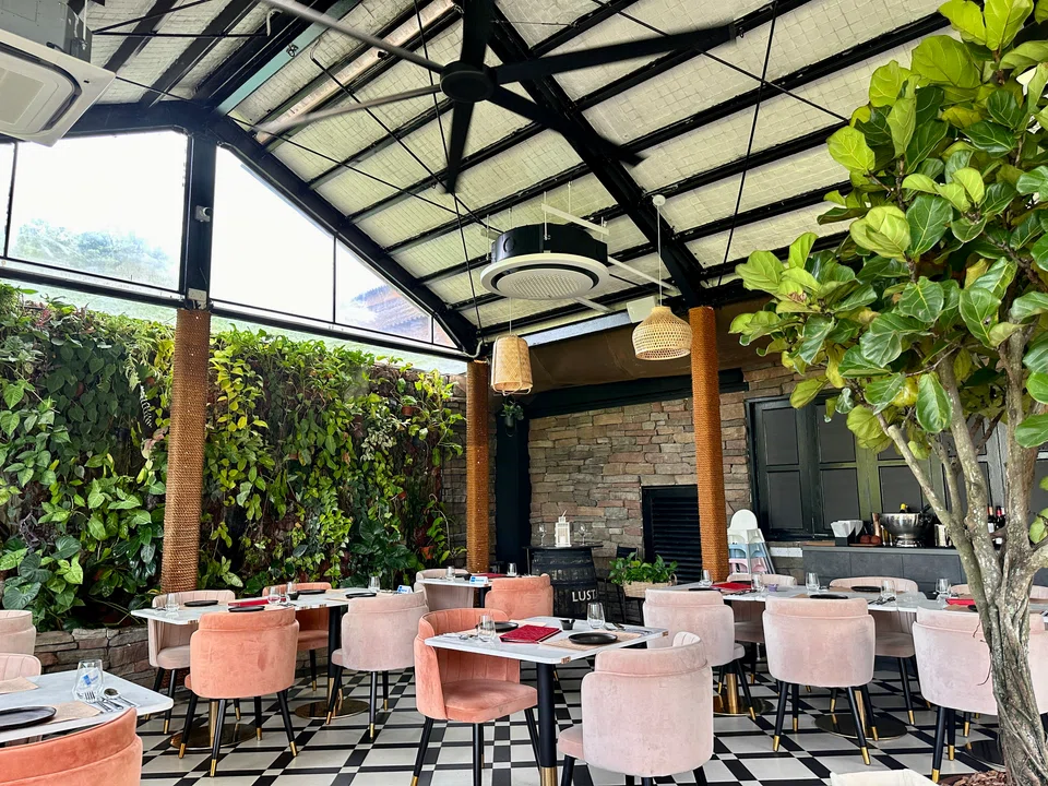 Tinto's conservatory is surrounded by lush greenery.