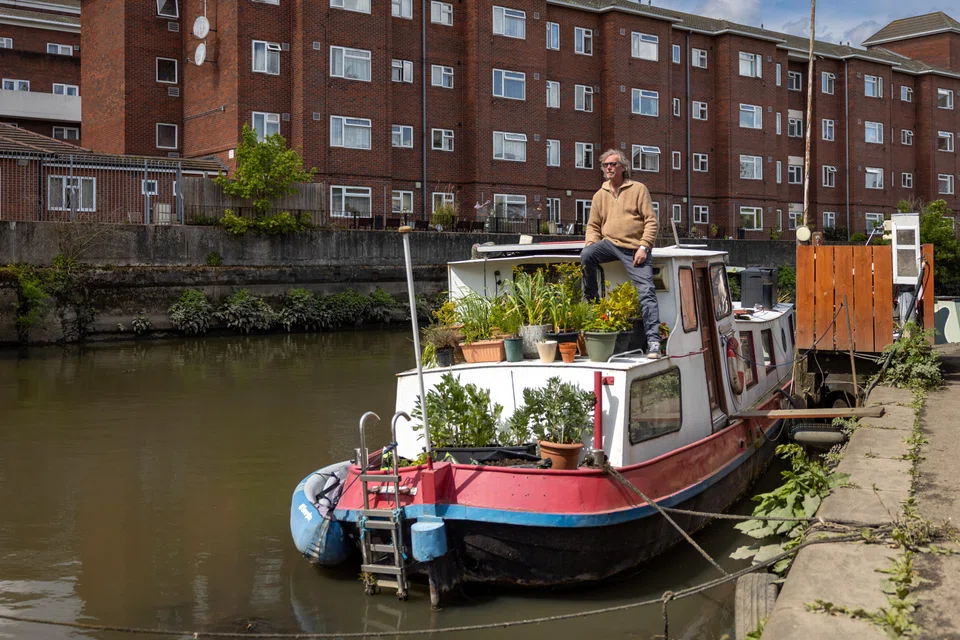 David Ros on his houseboat, which sits in the Grand Union Canal in Brentford, a London suburb. Ros says he will never live on dry land again, as he prefers being “surrounded by nature”. But the reality is, he probably could not afford a place he wanted, anyway. 