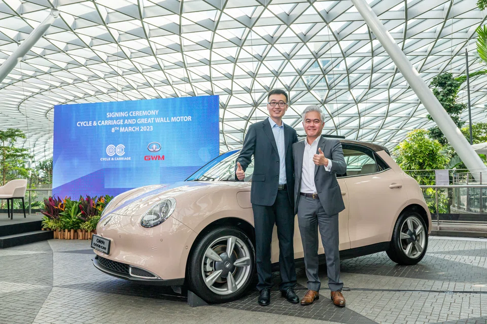 Michael Guo, head of Great Wall Motor Singapore Project (left) with Wilfrid Foo, managing director of Direct Motor Interests for Jardine Cycle & Carriage.