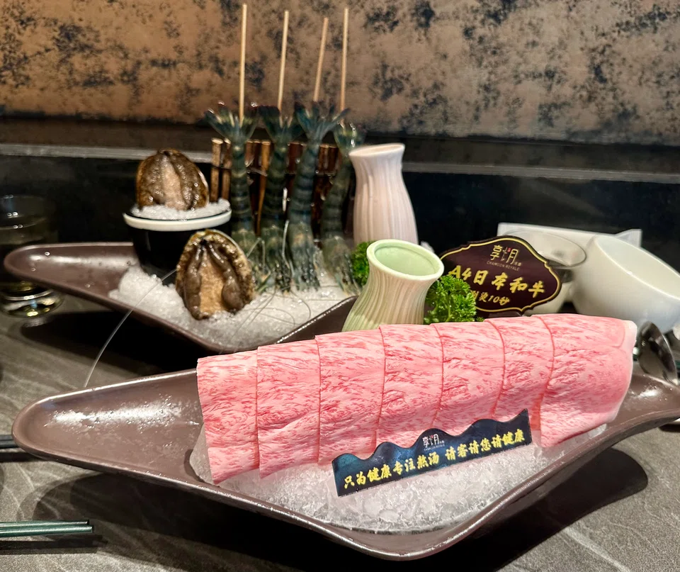 Live abalones and tiger prawns are conveniently shelled and sliced for your convenience.