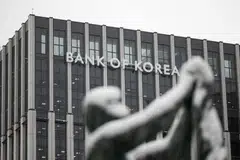 The announcement came after Finance Minister Choi Sang Mok and Bank of Korea Governor Rhee Chang Yong held emergency meetings overnight, and ahead of the BOK’s extraordinary meeting session abruptly scheduled for 9 am local time (0000 GMT) on Wednesday.
