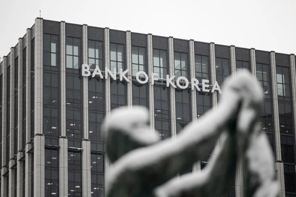 The announcement came after Finance Minister Choi Sang Mok and Bank of Korea Governor Rhee Chang Yong held emergency meetings overnight, and ahead of the BOK’s extraordinary meeting session abruptly scheduled for 9 am local time (0000 GMT) on Wednesday.