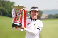Hannah Green of Australia celebratIing with the trophy on the 18th green after winning during Day Four of the HSBC Women's World Championship 2026 at Sentosa Golf Club on Mar 1. 
