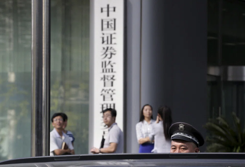 The China Securities Regulatory Commission (CSRC) asks local lawyers to refrain from including negative descriptions of China’s policies or its business and legal environment in companies’ listing prospectuses.