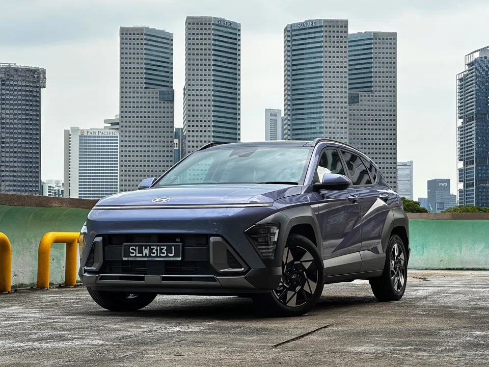 Hyundai may be hyper aggressive about putting electric cars on the road, but the Kona Hybrid is for people who are less ready to make the leap from fossil fuels.