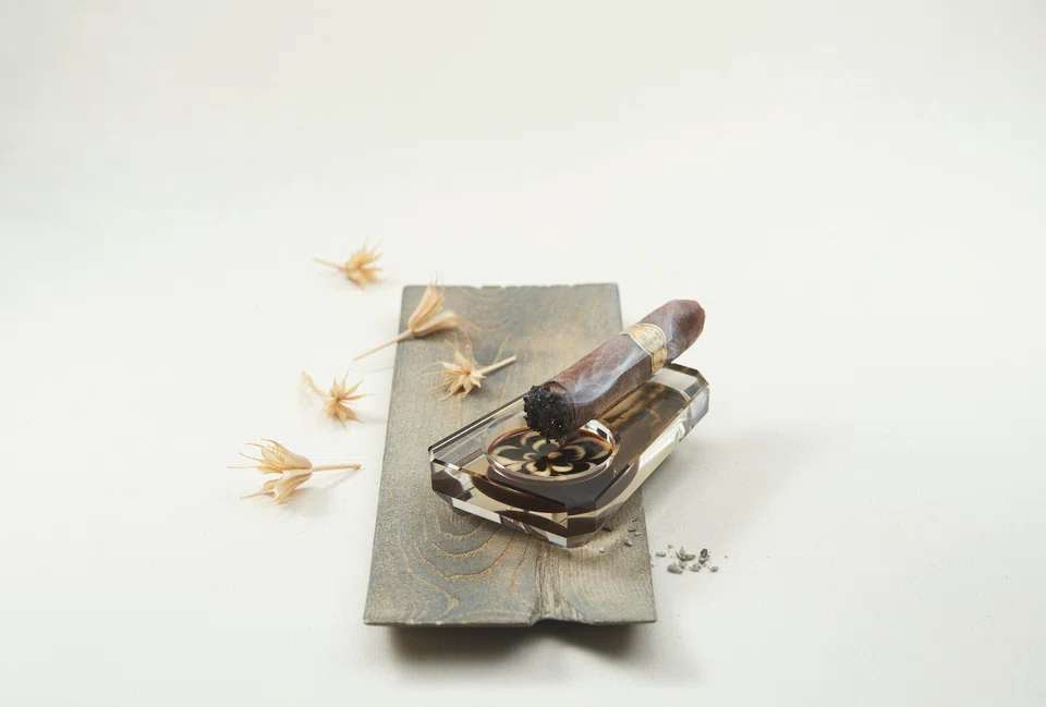   Deep-fried Cigar Roll filled with Black Truffle, Foie Gras and Prawn                             