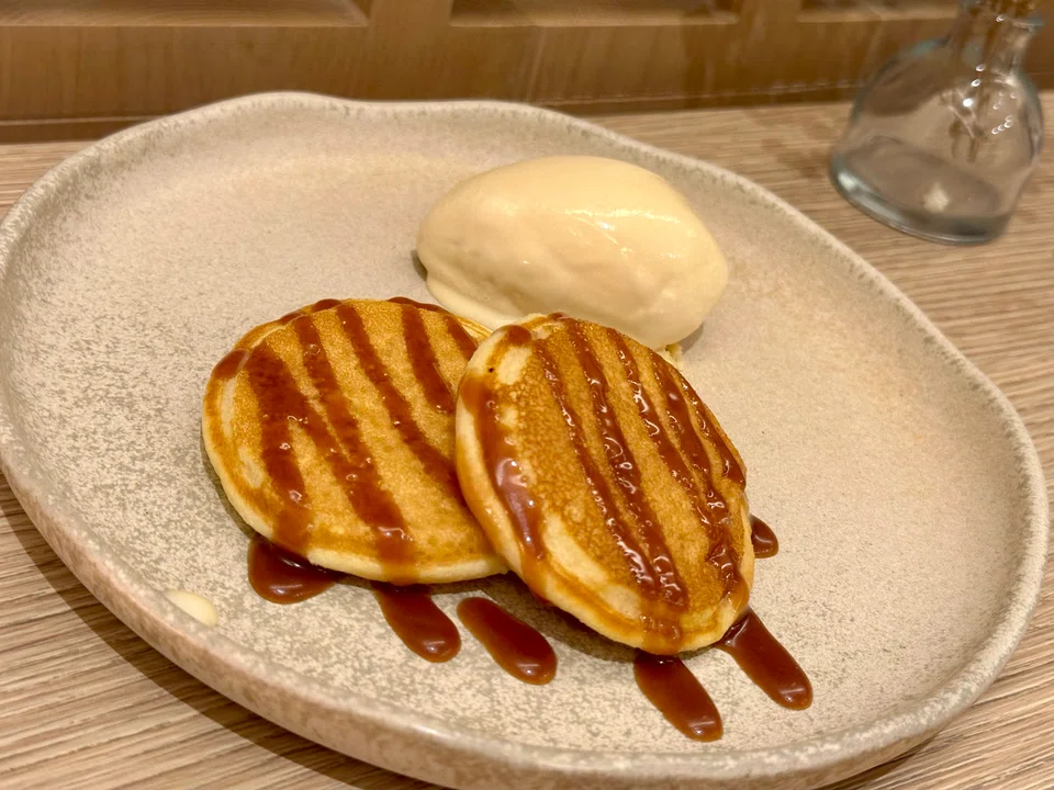 Pancakes and brown cheese ice cream.